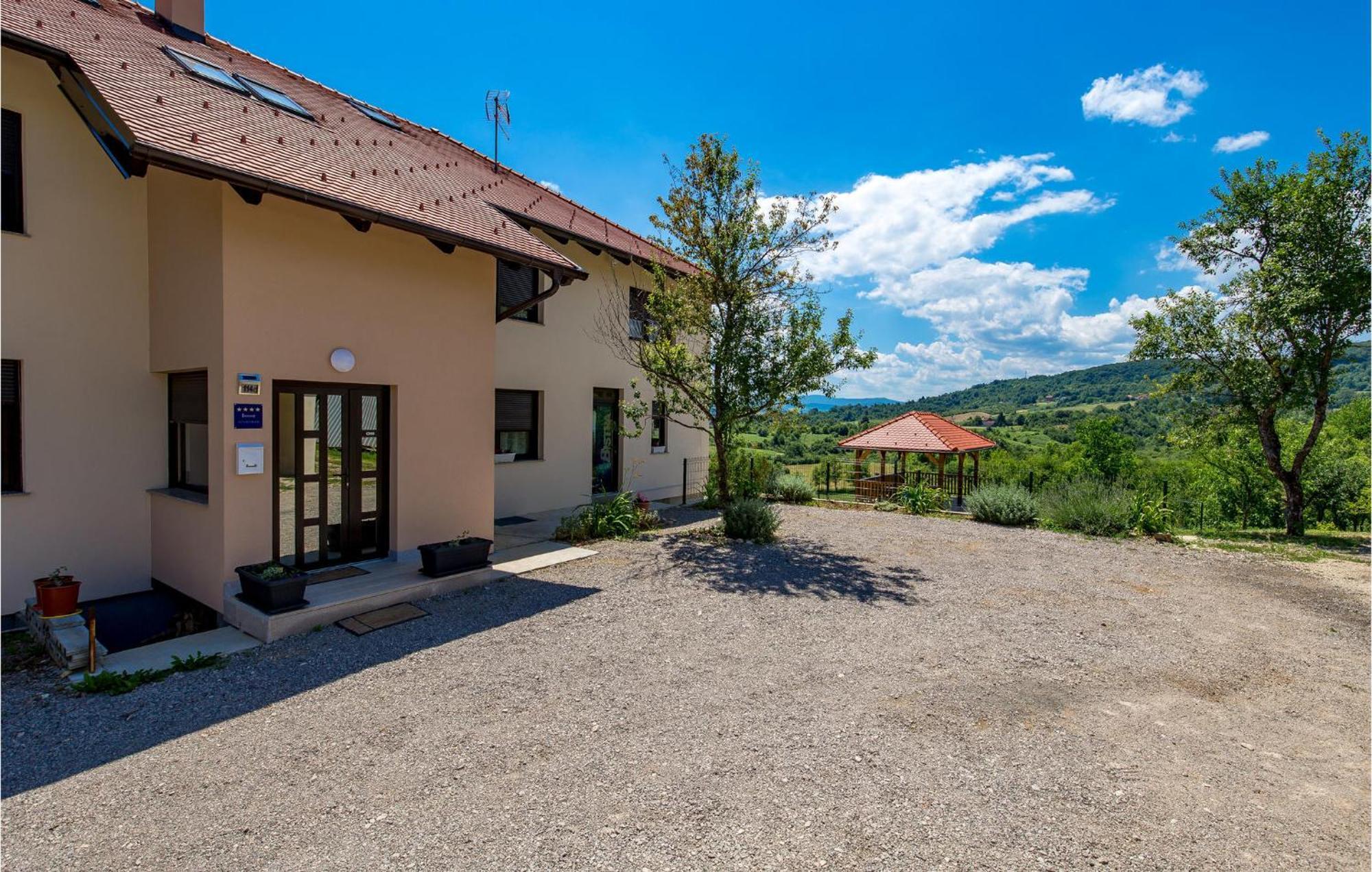 1 Bedroom Beautiful Apartment In Rakovica Eksteriør bilde