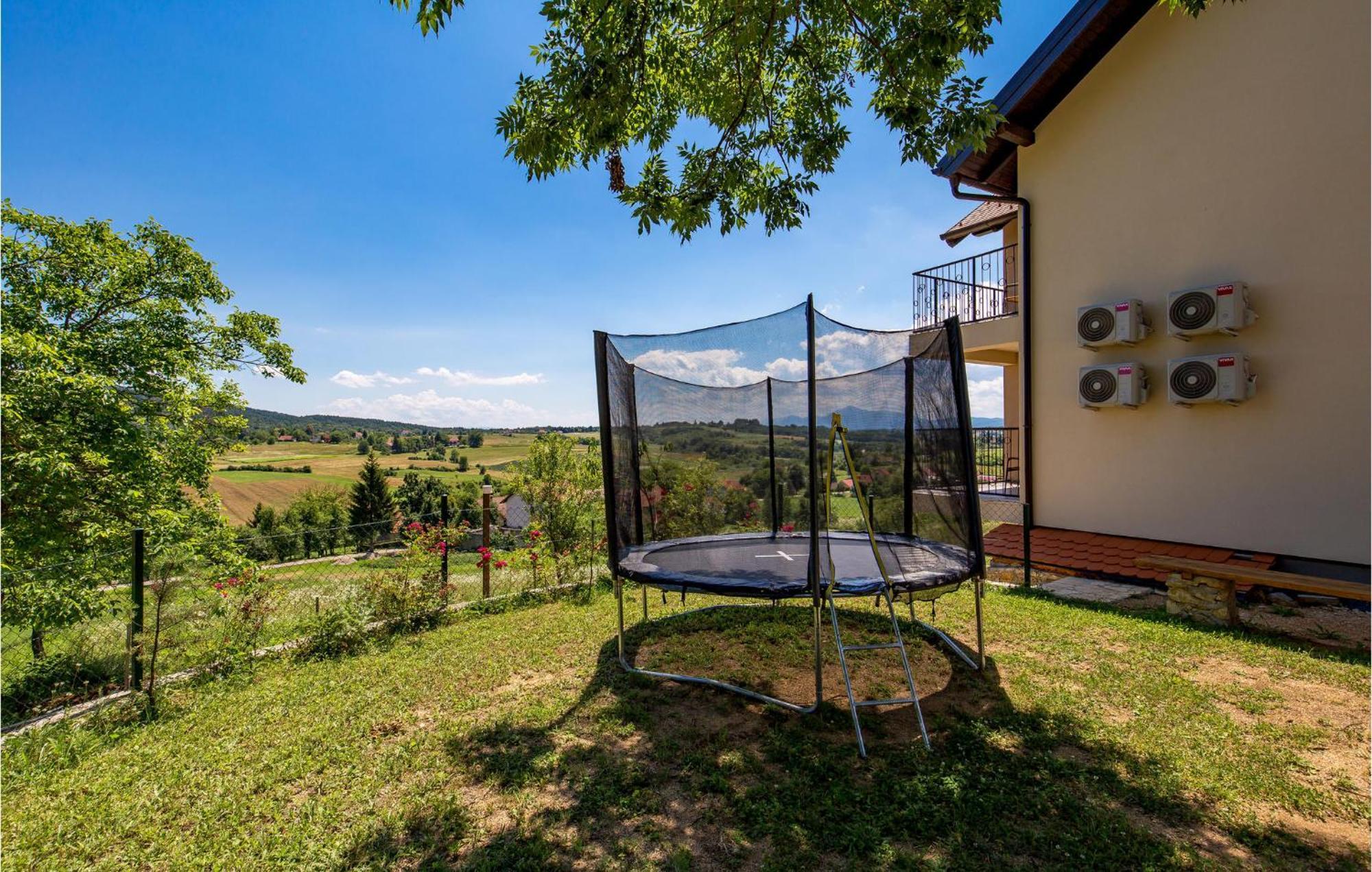 1 Bedroom Beautiful Apartment In Rakovica Eksteriør bilde