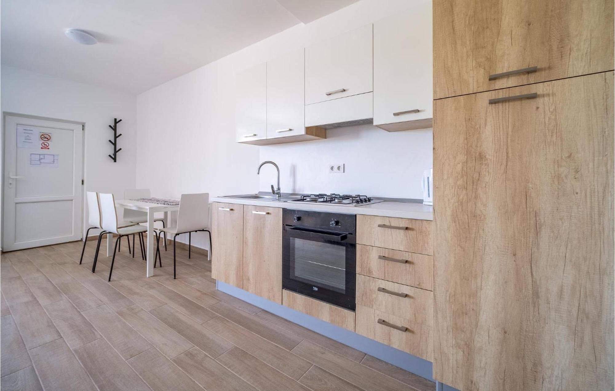 1 Bedroom Beautiful Apartment In Rakovica Eksteriør bilde